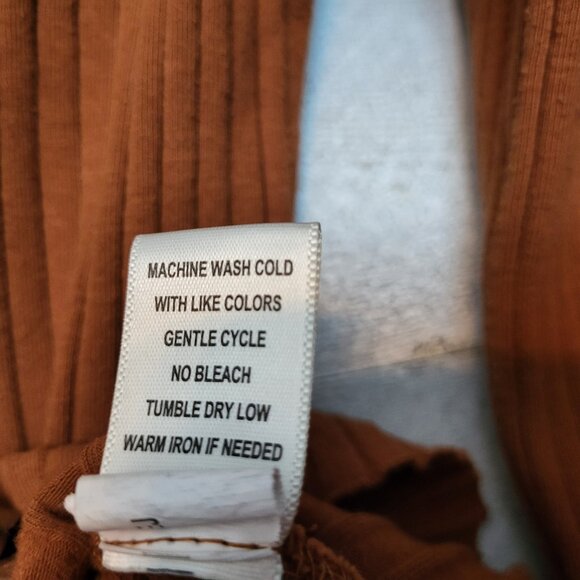 Women's ribbed henley Y2k tortoise shell button top. Fall - Picture 5 of 6